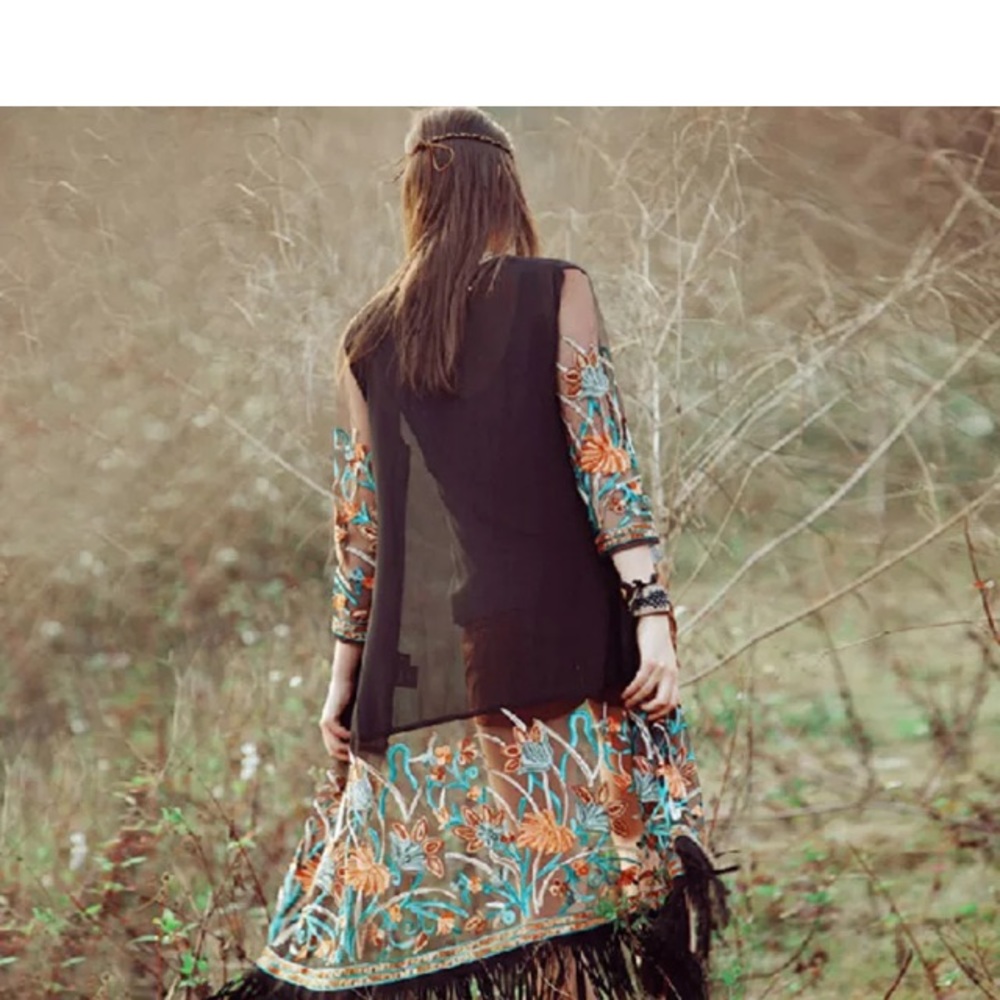 SOLD OUT🔥tassel Floral embroidered Kimono coverup - Picture 2 of 5